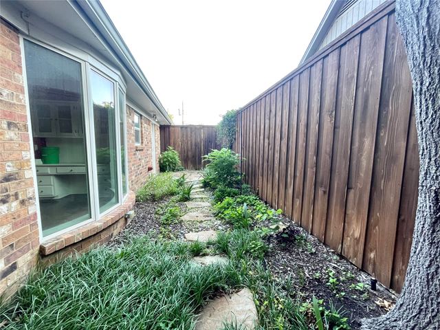 7814 La Manga Drive, Dallas, TX 75248