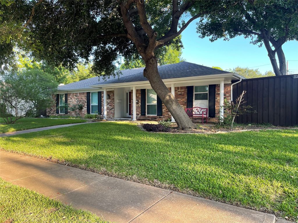 7814 La Manga Drive, Dallas, TX 75248