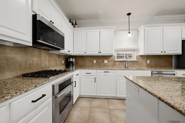 14526 Lake Town Dr, Baton Rouge, LA 70810