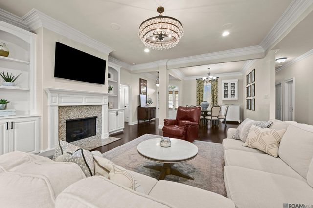 14526 Lake Town Dr, Baton Rouge, LA 70810