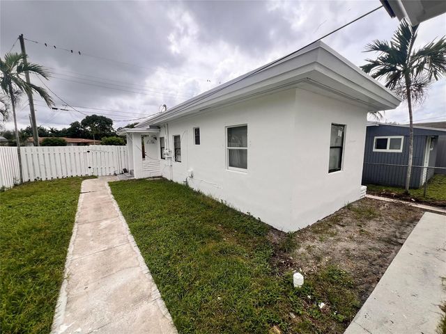 612 NW 6TH Court 2, Hallandale Beach, FL 33009