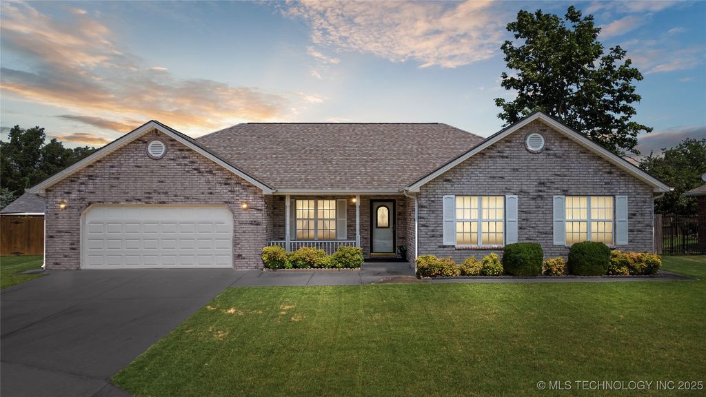 225 SE 15th Court, Pryor, OK 74361