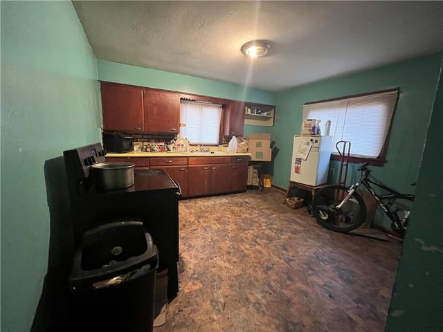 439 Malleable St, Sharon, PA 16146