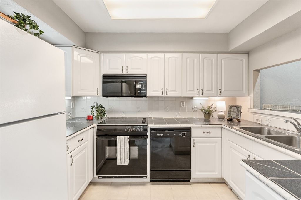 2732 Copper Creek Drive 202, Arlington, TX 76006