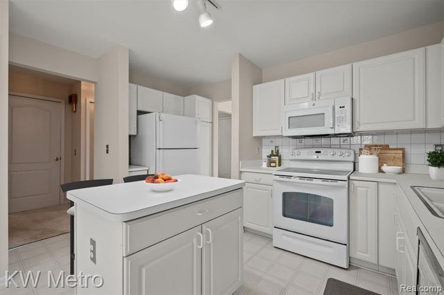 5914 Creekside Drive 78, Troy, MI 48085