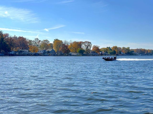 5100 E Quiet Water Court, Monticello, IN 47960