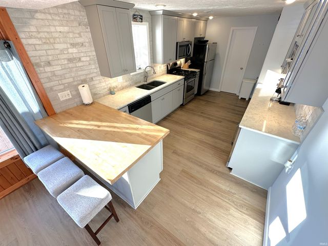 5100 E Quiet Water Court, Monticello, IN 47960