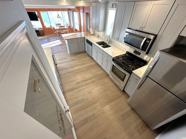 5100 E Quiet Water Court, Monticello, IN 47960