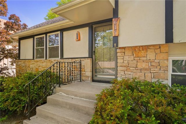 615 SE Westwind Drive, Lee's Summit, MO 64063