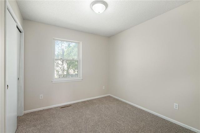 615 SE Westwind Drive, Lee's Summit, MO 64063