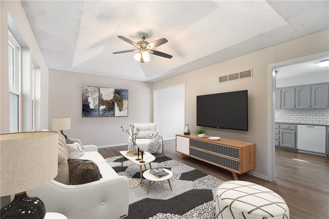 615 SE Westwind Drive, Lee's Summit, MO 64063