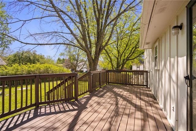 615 SE Westwind Drive, Lee's Summit, MO 64063