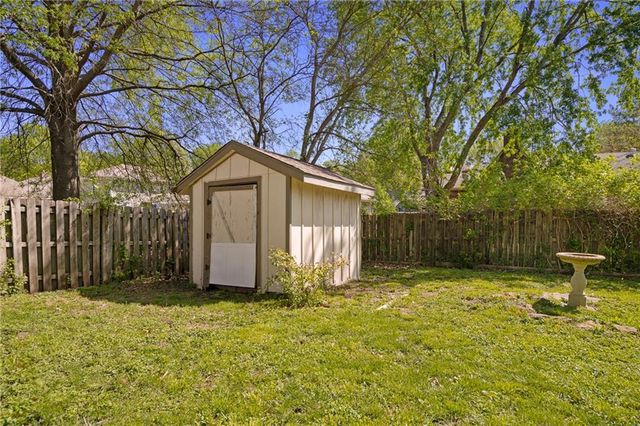 615 SE Westwind Drive, Lee's Summit, MO 64063