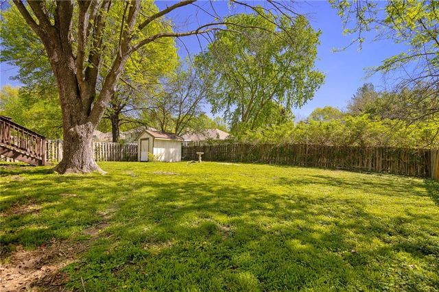 615 SE Westwind Drive, Lee's Summit, MO 64063