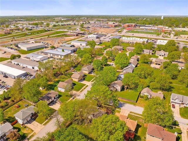 615 SE Westwind Drive, Lee's Summit, MO 64063