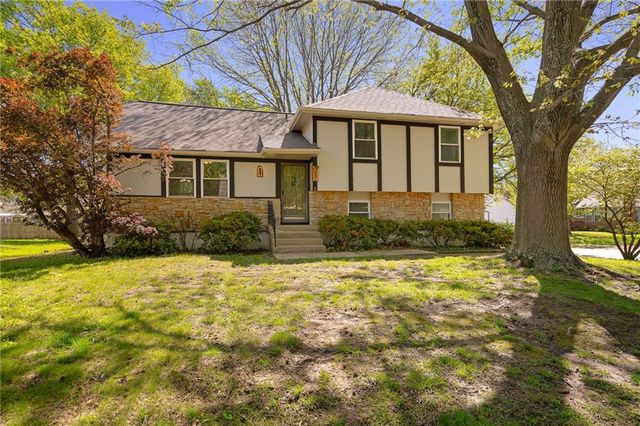 615 SE Westwind Drive, Lee's Summit, MO 64063