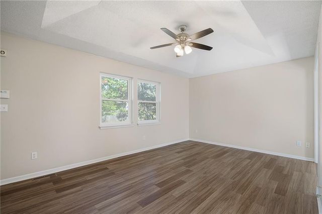 615 SE Westwind Drive, Lee's Summit, MO 64063