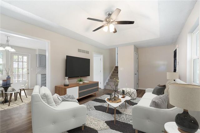 615 SE Westwind Drive, Lee's Summit, MO 64063