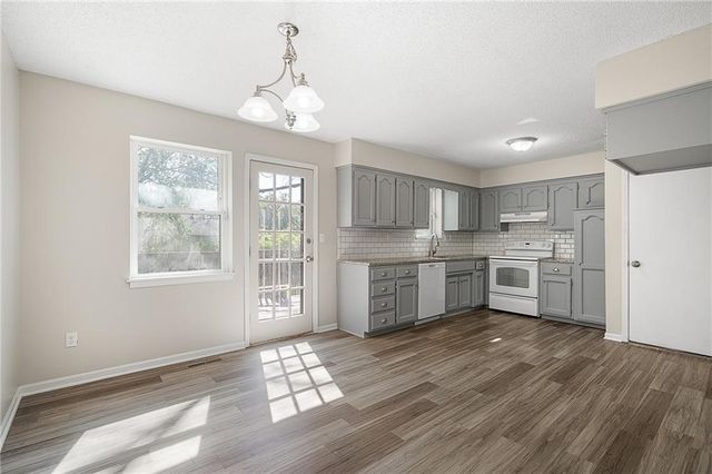 615 SE Westwind Drive, Lee's Summit, MO 64063