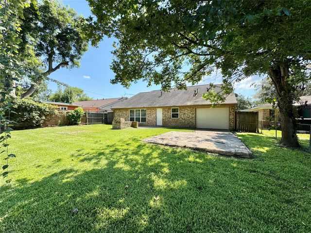 5314 Royal Oak Drive, Texas City, TX 77591