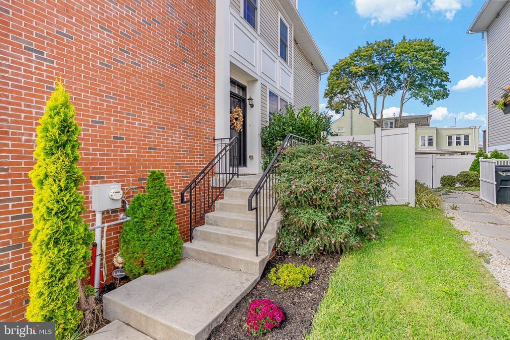 502 KINGSLEY CT, PHILADELPHIA, PA 19128 — photo 2