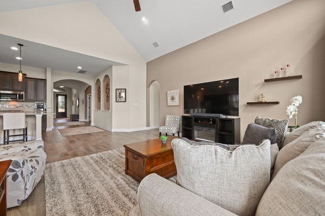 553 Betony LOOP, Buda, TX 78610