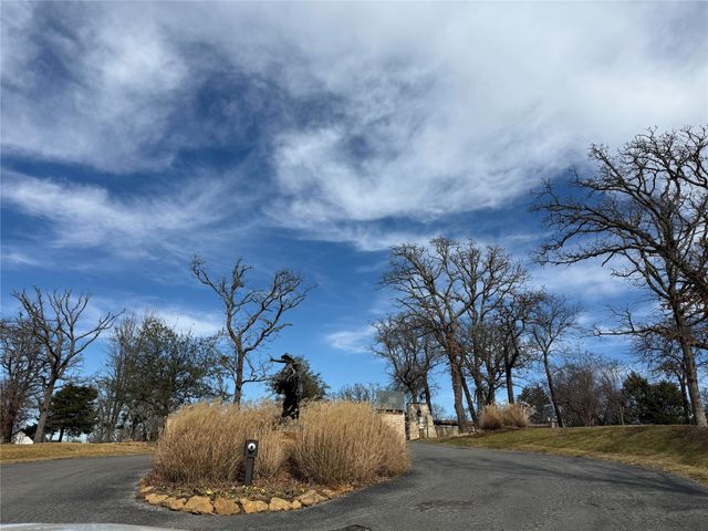 2 Summit Oaks Circle, Denison, TX 75020