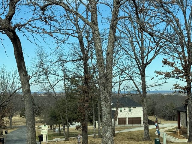 2 Summit Oaks Circle, Denison, TX 75020