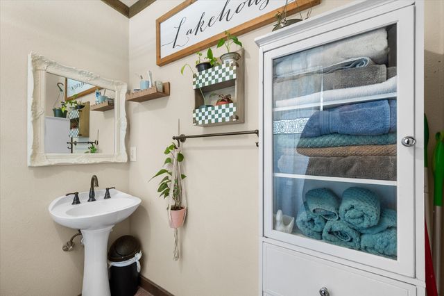 5827 SE County Road 1095, Corsicana, TX 75109