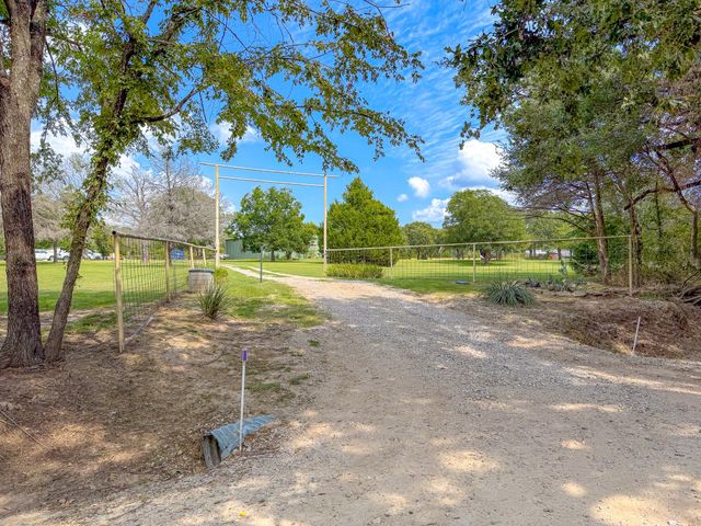 5827 SE County Road 1095, Corsicana, TX 75109