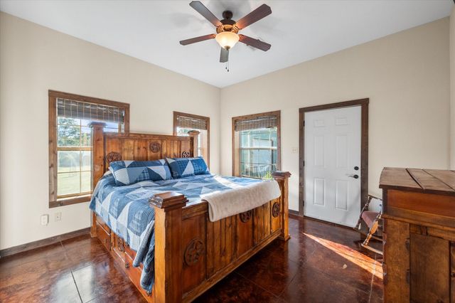 5827 SE County Road 1095, Corsicana, TX 75109