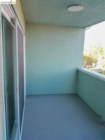 325 Kitty Hawk Rd 304, Alameda, CA 94501
