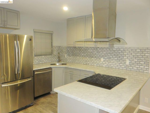 325 Kitty Hawk Rd 304, Alameda, CA 94501
