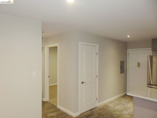 325 Kitty Hawk Rd 304, Alameda, CA 94501