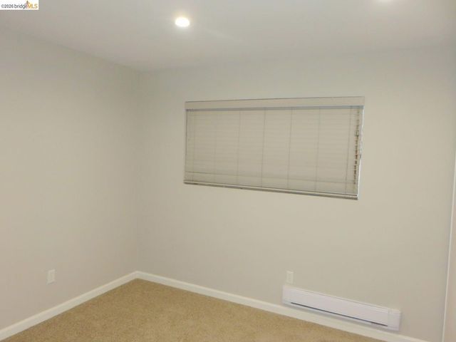 325 Kitty Hawk Rd 304, Alameda, CA 94501