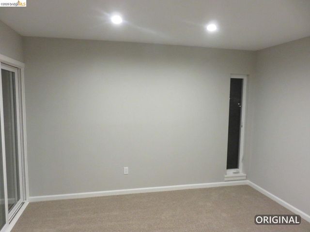325 Kitty Hawk Rd 304, Alameda, CA 94501