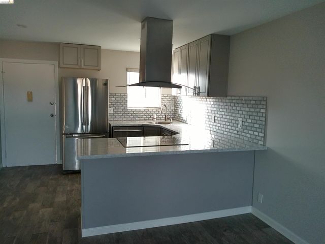 325 Kitty Hawk Rd 304, Alameda, CA 94501
