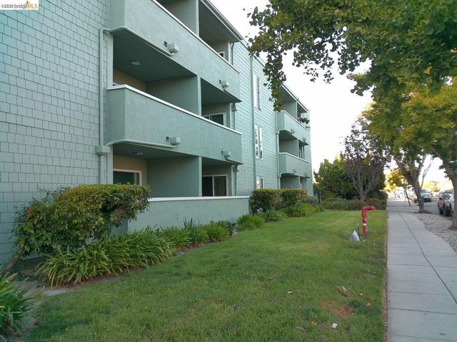 325 Kitty Hawk Rd 304, Alameda, CA 94501