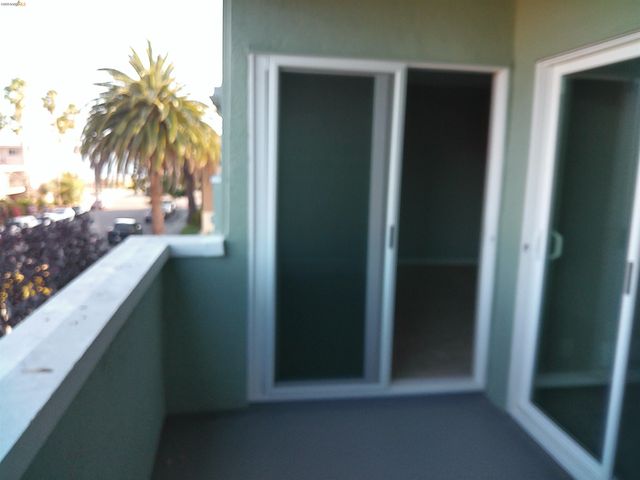 325 Kitty Hawk Rd 304, Alameda, CA 94501