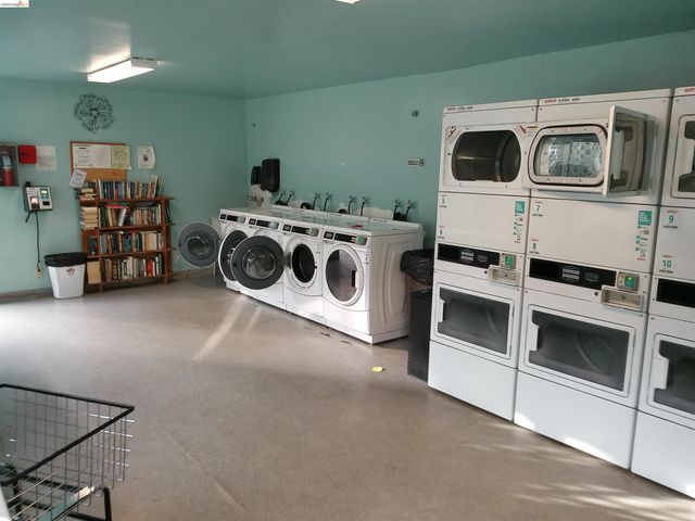 325 Kitty Hawk Rd 304, Alameda, CA 94501