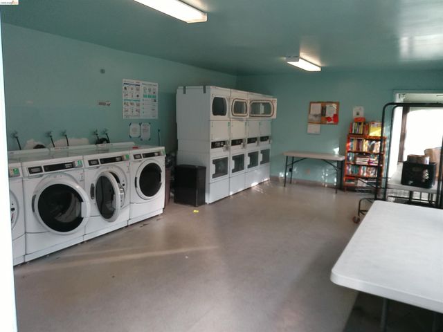 325 Kitty Hawk Rd 304, Alameda, CA 94501
