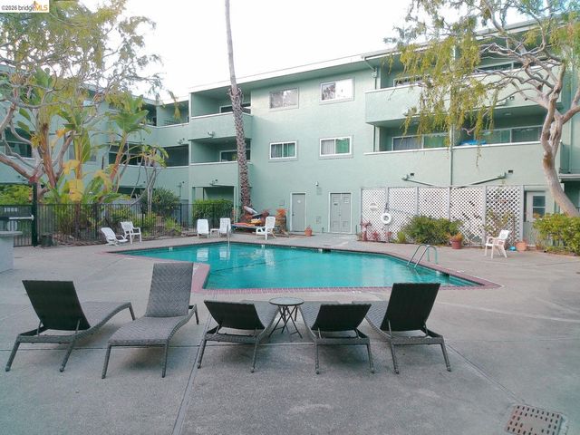 325 Kitty Hawk Rd 304, Alameda, CA 94501