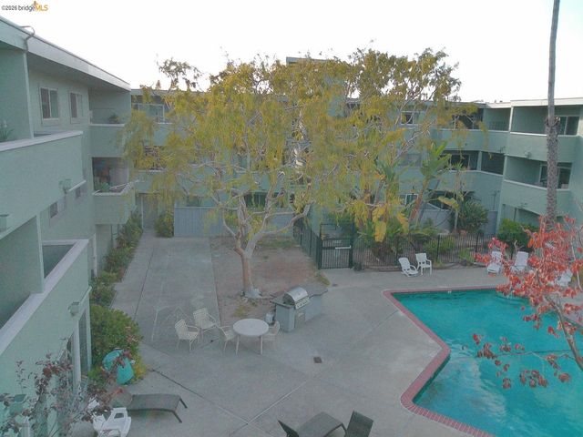 325 Kitty Hawk Rd 304, Alameda, CA 94501