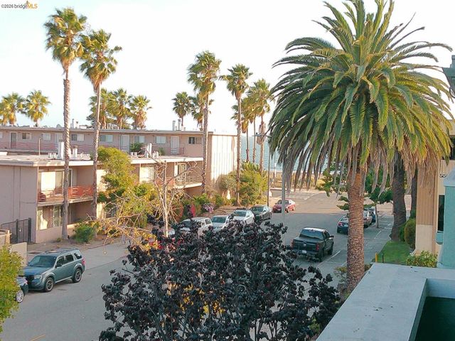 325 Kitty Hawk Rd 304, Alameda, CA 94501