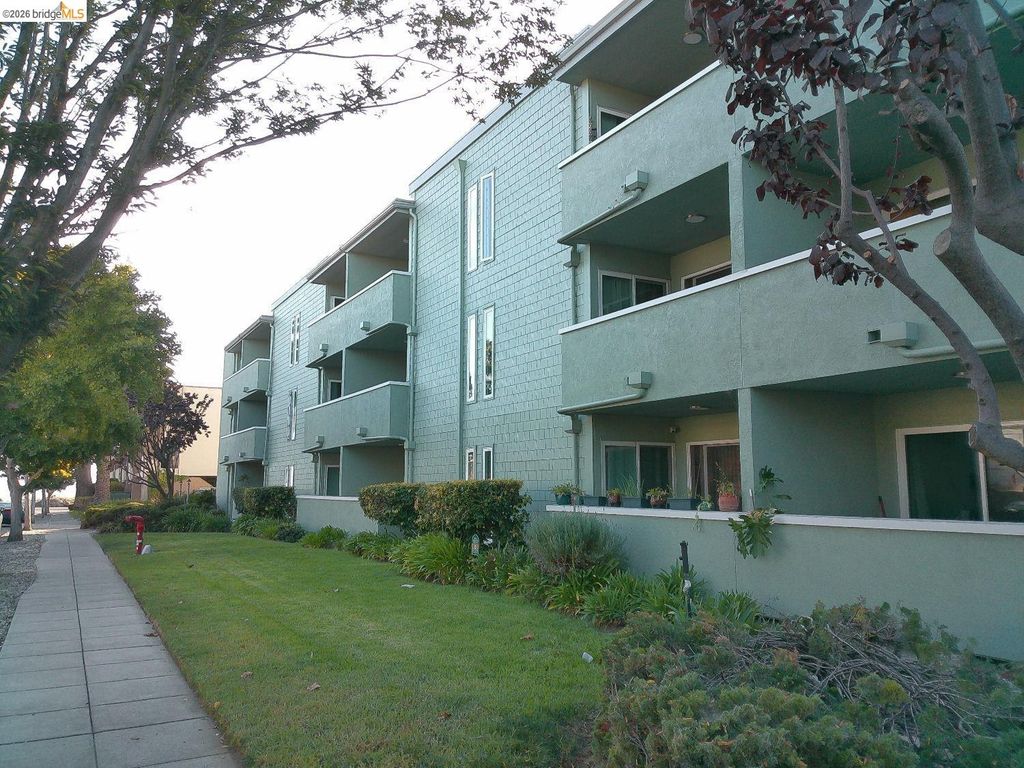 325 Kitty Hawk Rd 304, Alameda, CA 94501