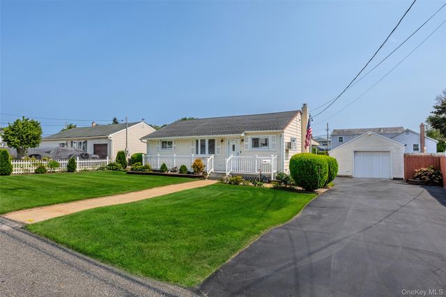 212 15th Street, West Babylon, NY 11704