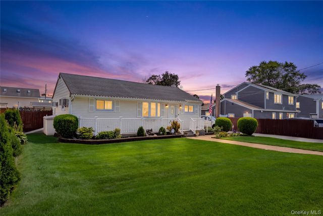 212 15th Street, West Babylon, NY 11704
