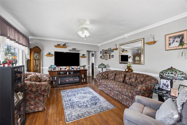 212 15th Street, West Babylon, NY 11704