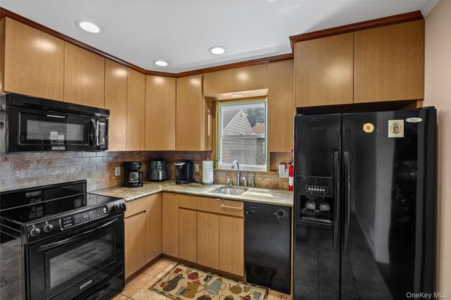 212 15th Street, West Babylon, NY 11704