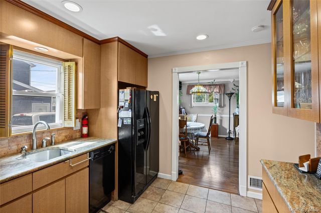 212 15th Street, West Babylon, NY 11704